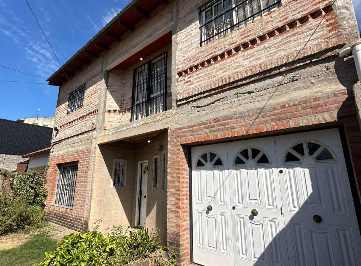 Casa · 180m² · 4 Ambientes · 1 Cochera