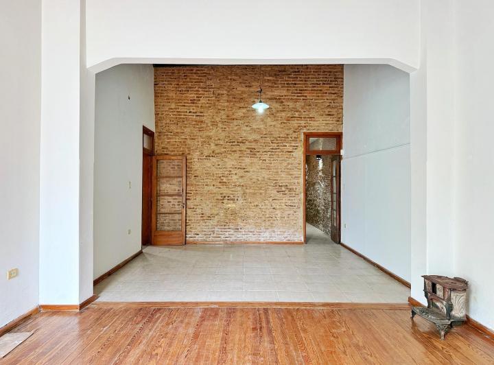 Casa · 250m² · 6 Ambientes · 1 Cochera