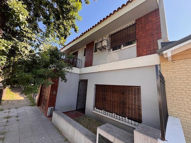 Casa · 125m² · 4 Ambientes · 1 Cochera