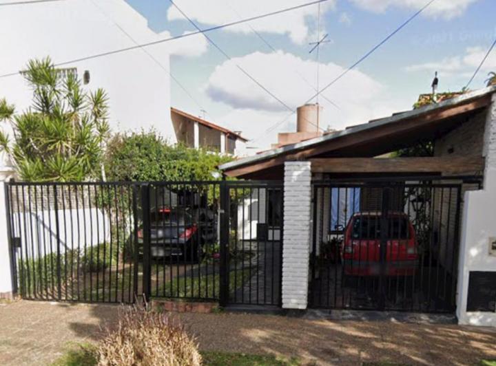 Casa · 246m² · 4 Ambientes · 2 Cocheras