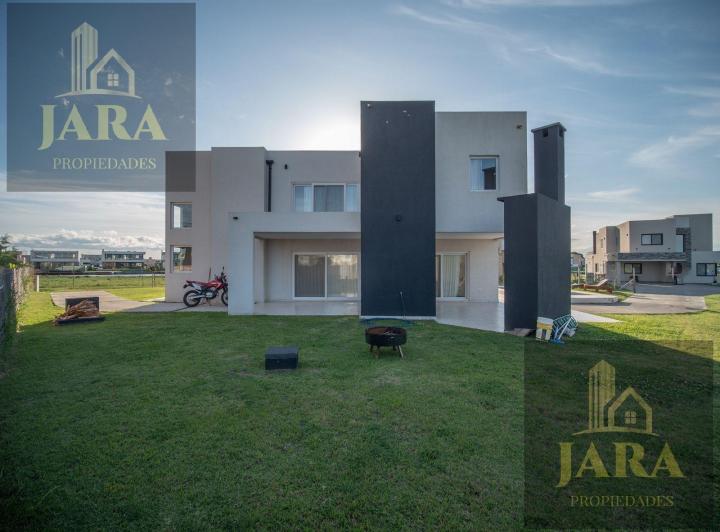 Casa · 690m² · 4 Ambientes · 1 Cochera