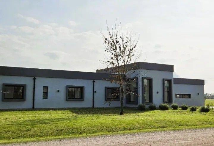 Casa · 237m² · 5 Ambientes · 2 Cocheras