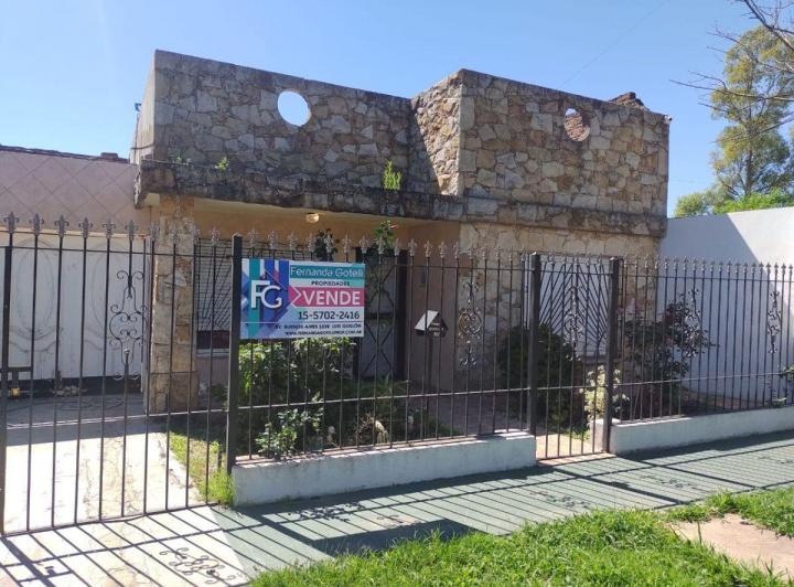 Casa · 80m² · 3 Ambientes · 3 Cocheras