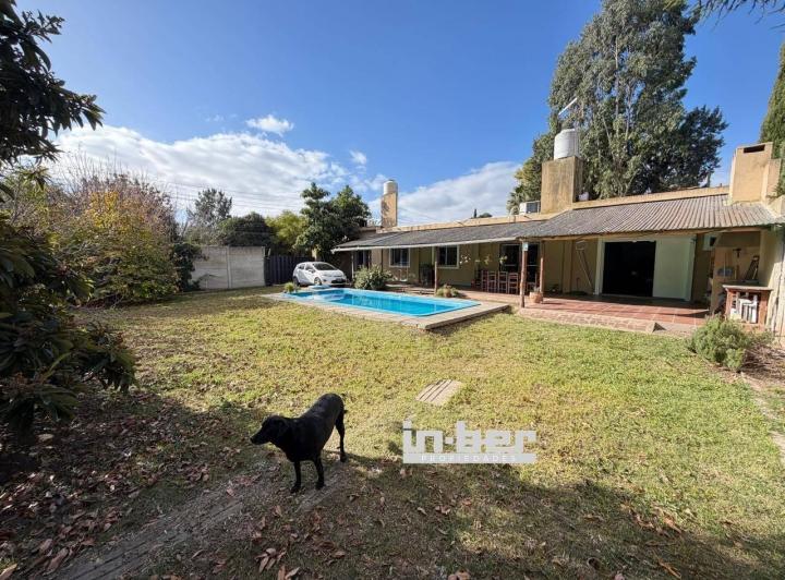 Casa · 240m² · 4 Ambientes · 1 Cochera