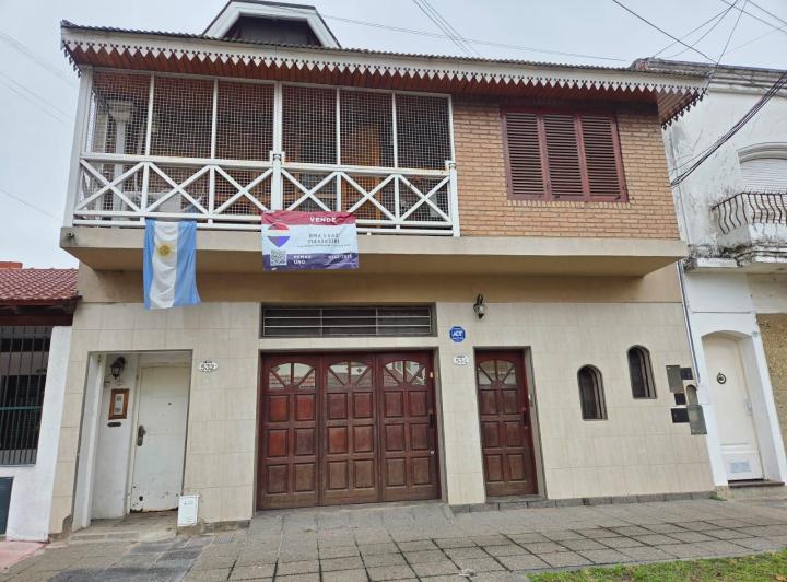 Casa · 200m² · 5 Ambientes · 1 Cochera