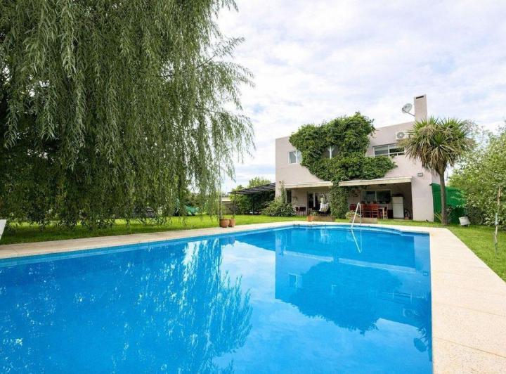 Casa · 193m² · 4 Ambientes · 2 Cocheras