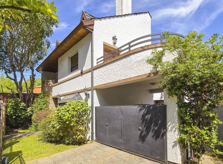 Casa · 265m² · 6 Ambientes · 1 Cochera