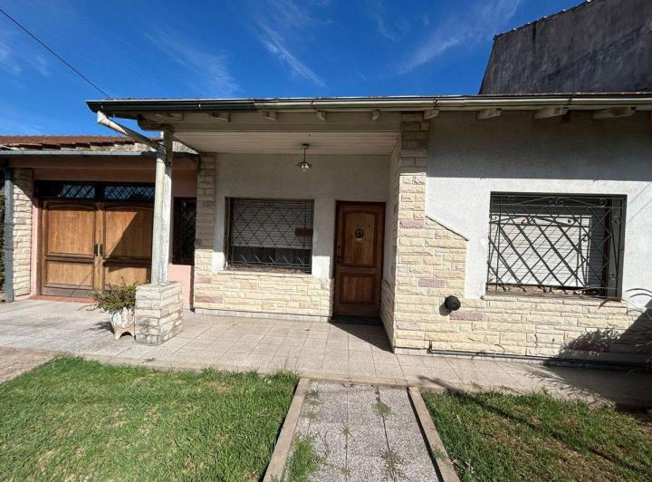 Casa · 160m² · 4 Ambientes · 1 Cochera