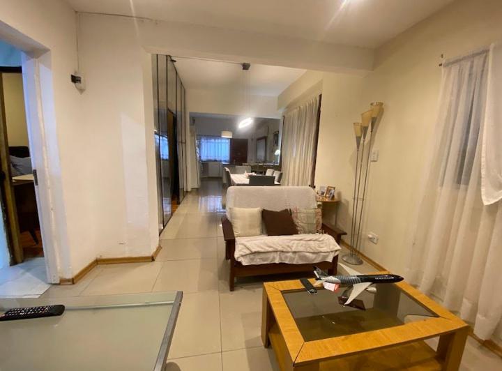 Casa · 351m² · 4 Ambientes · 1 Cochera