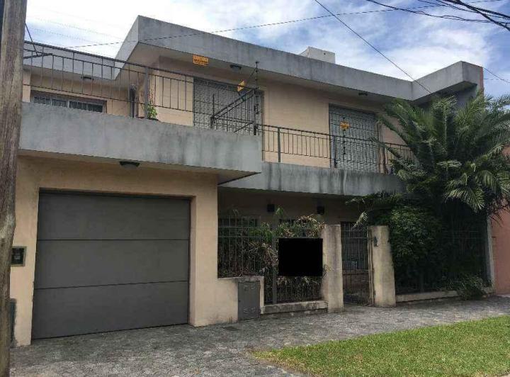 Casa · 165m² · 4 Ambientes · 1 Cochera