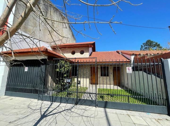 Casa · 130m² · 5 Ambientes · 1 Cochera