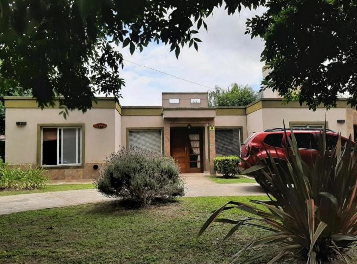Casa · 150m² · 5 Ambientes · 3 Cocheras