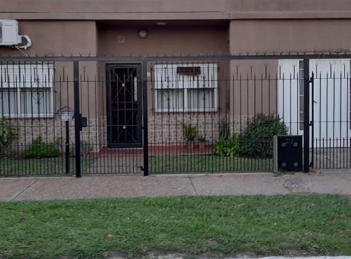 Casa · 130m² · 6 Ambientes · 2 Cocheras