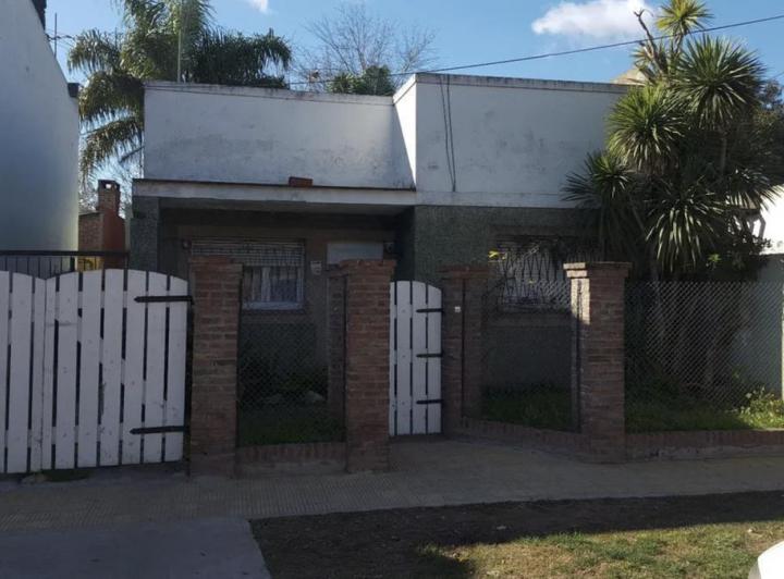 Casa · 400m² · 3 Dormitorios · 1 Cochera