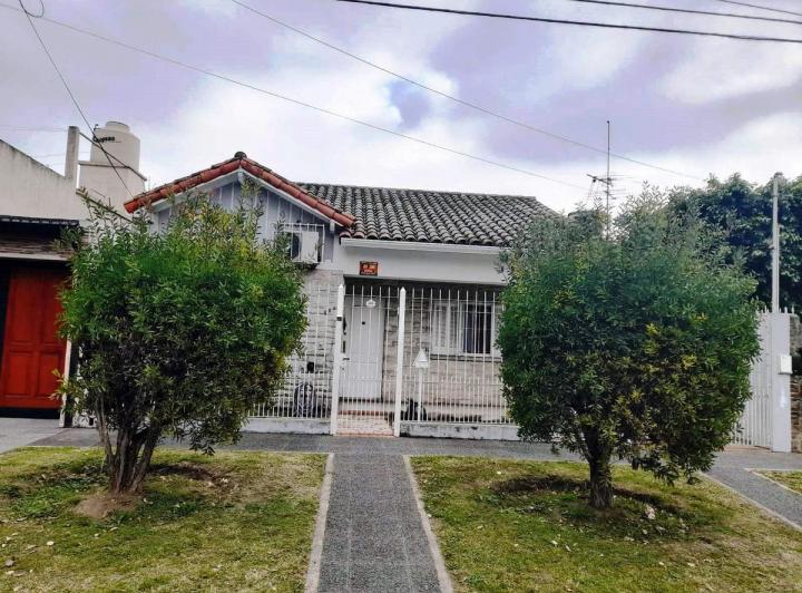 Casa · 115m² · 4 Ambientes · 2 Cocheras