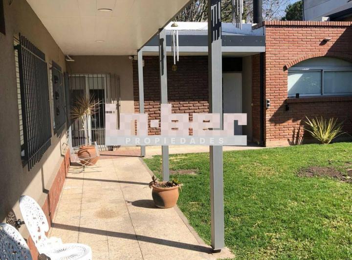 Casa · 160m² · 4 Ambientes · 2 Cocheras