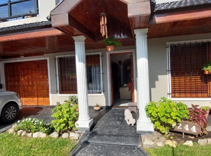 Casa · 94m² · 4 Ambientes · 1 Cochera