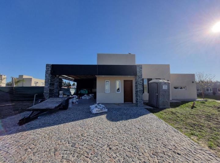 Casa · 131m² · 4 Ambientes · 2 Cocheras