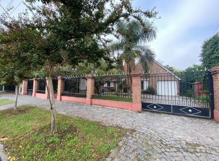 Casa · 179m² · 6 Ambientes · 1 Cochera