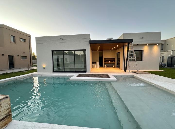 Casa · 190m² · 4 Ambientes · 3 Cocheras