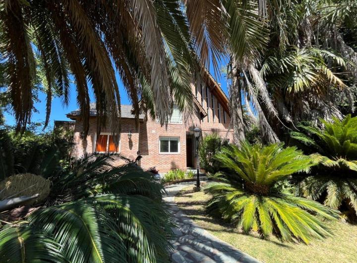 Casa · 180m² · 5 Ambientes