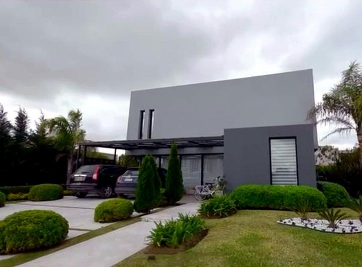 Casa · 300m² · 5 Ambientes · 2 Cocheras