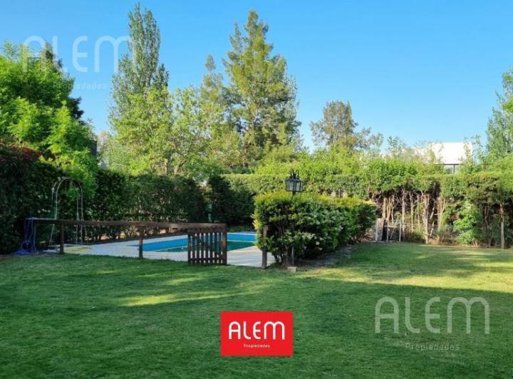 Casa · 160m² · 4 Ambientes · 1 Cochera