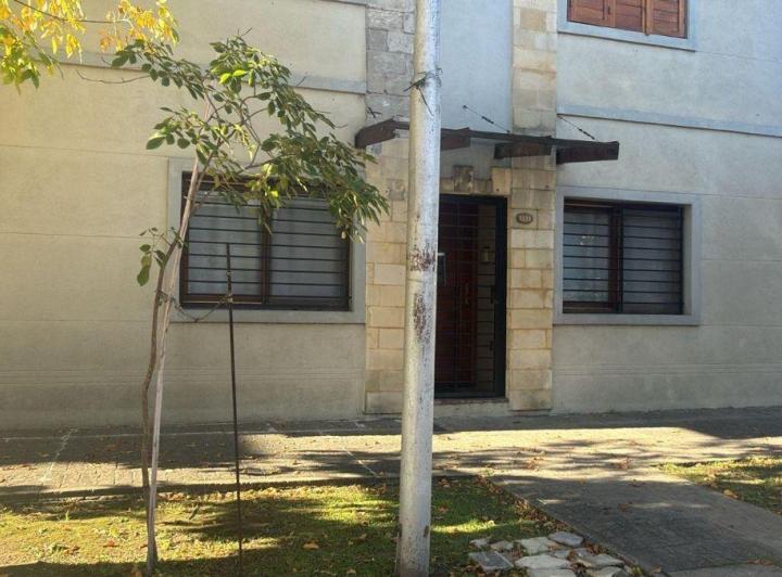 Casa · 10m² · 5 Ambientes · 1 Cochera