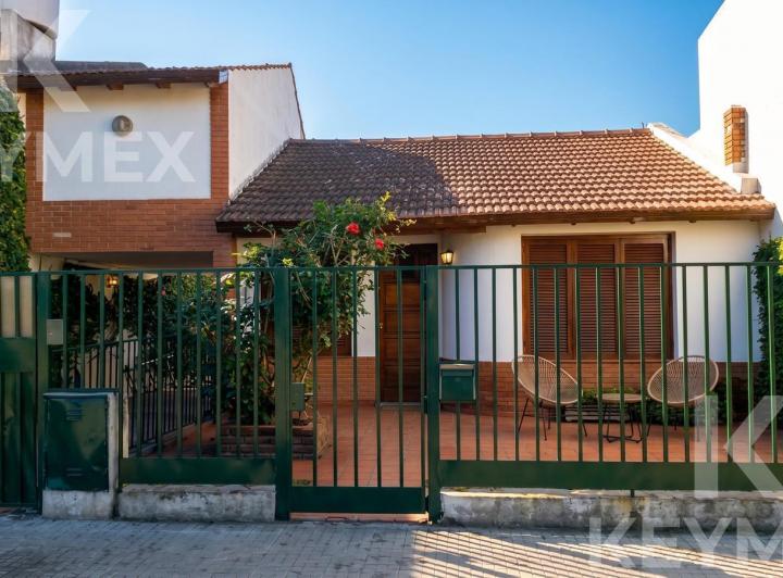 Casa · 211m² · 8 Ambientes · 2 Cocheras