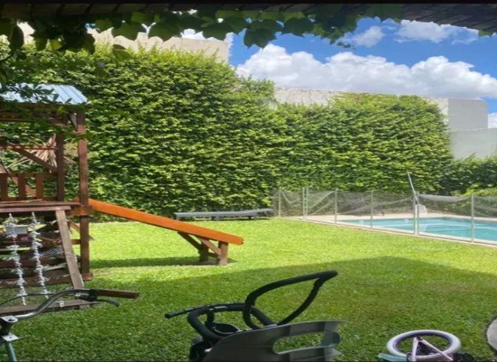 Casa · 180m² · 5 Ambientes · 2 Cocheras