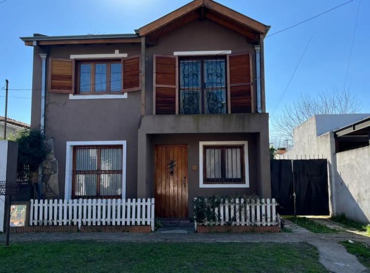 Casa · 150m² · 5 Ambientes · 3 Cocheras