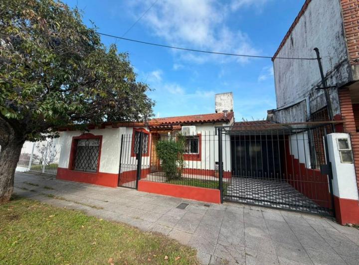 Casa · 127m² · 4 Ambientes · 2 Cocheras