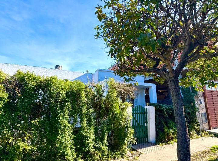 Casa · 83m² · 3 Ambientes · 1 Cochera