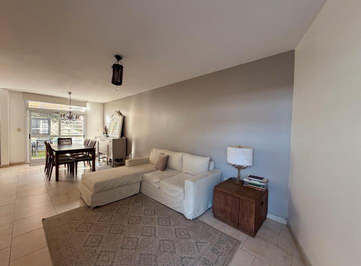 Casa · 106m² · 4 Ambientes · 1 Cochera
