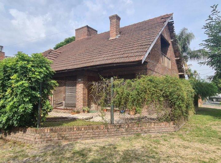 Casa · 1m² · 4 Ambientes · 1 Cochera
