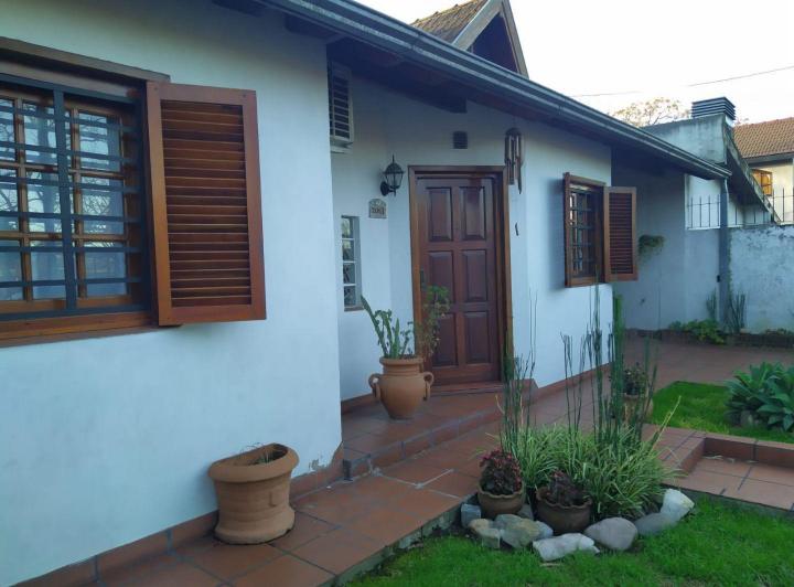 Casa · 120m² · 4 Ambientes · 2 Cocheras