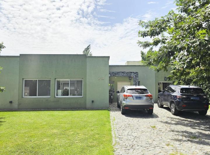 Casa · 200m² · 4 Ambientes · 4 Cocheras