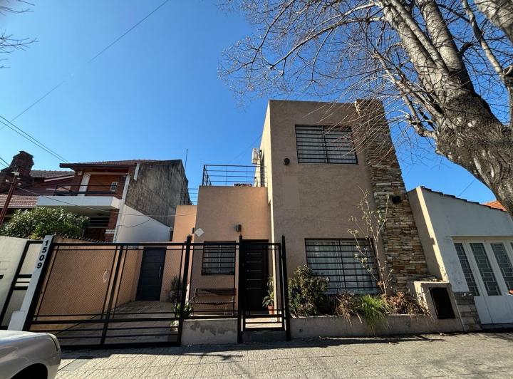 Casa · 100m² · 4 Ambientes · 1 Cochera