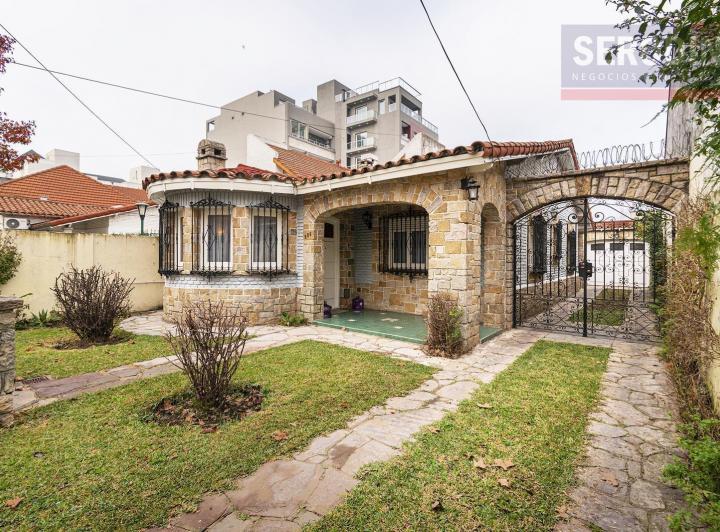 Casa · 197m² · 4 Ambientes · 2 Cocheras