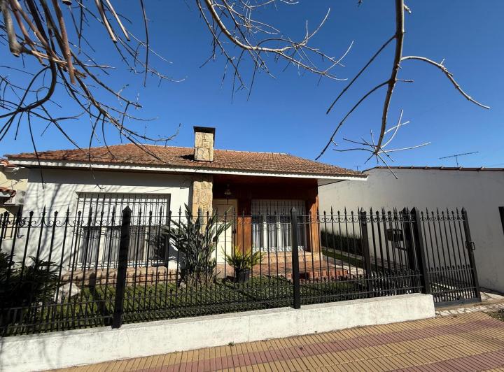 Casa · 130m² · 3 Ambientes · 2 Cocheras