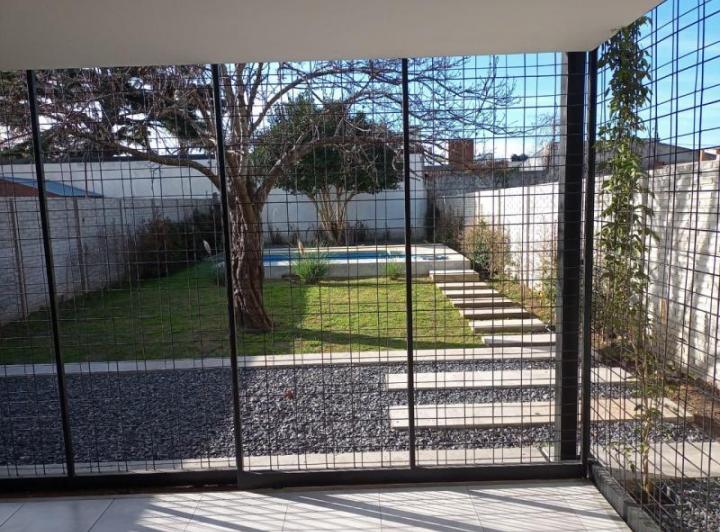Casa · 190m² · 3 Ambientes · 4 Cocheras