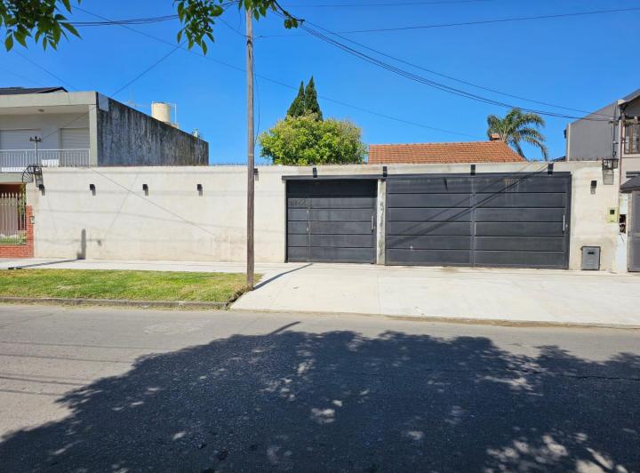Casa · 150m² · 4 Ambientes · 3 Cocheras