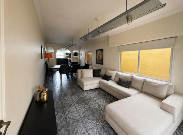 Casa · 135m² · 4 Ambientes · 2 Cocheras
