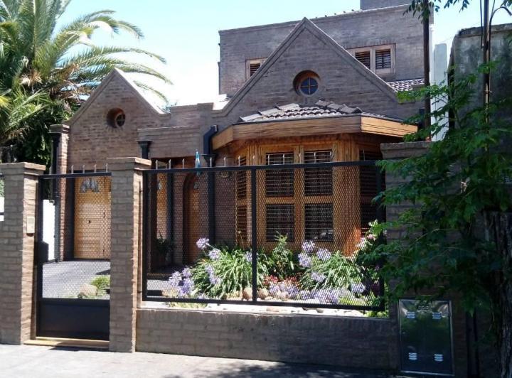 Casa · 197m² · 4 Ambientes · 2 Cocheras