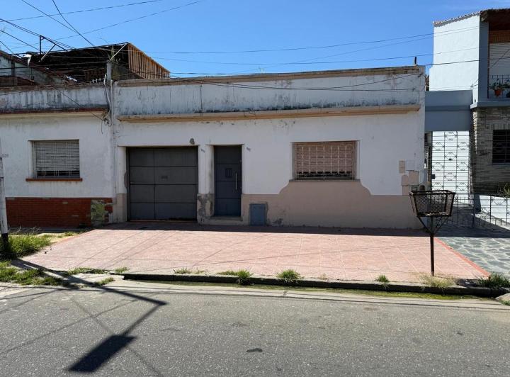 Casa · 202m² · 4 Ambientes · 6 Cocheras