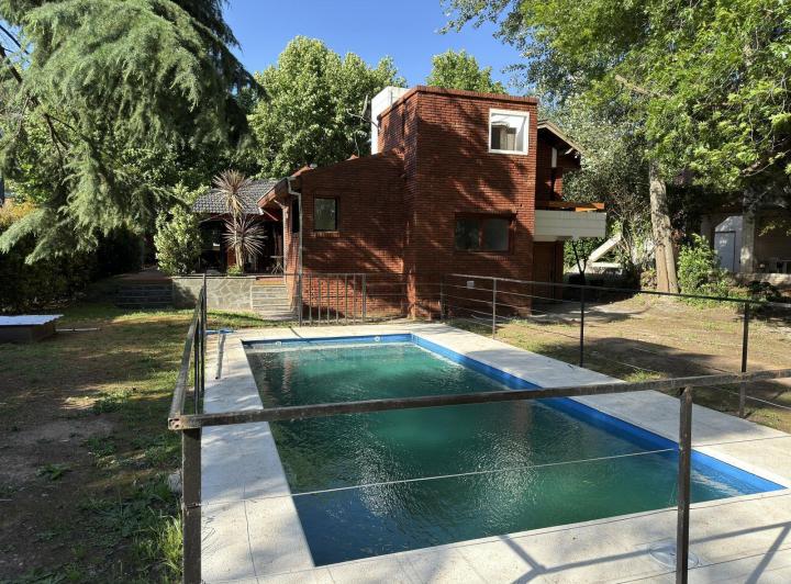 Casa · 270m² · 4 Ambientes · 3 Cocheras