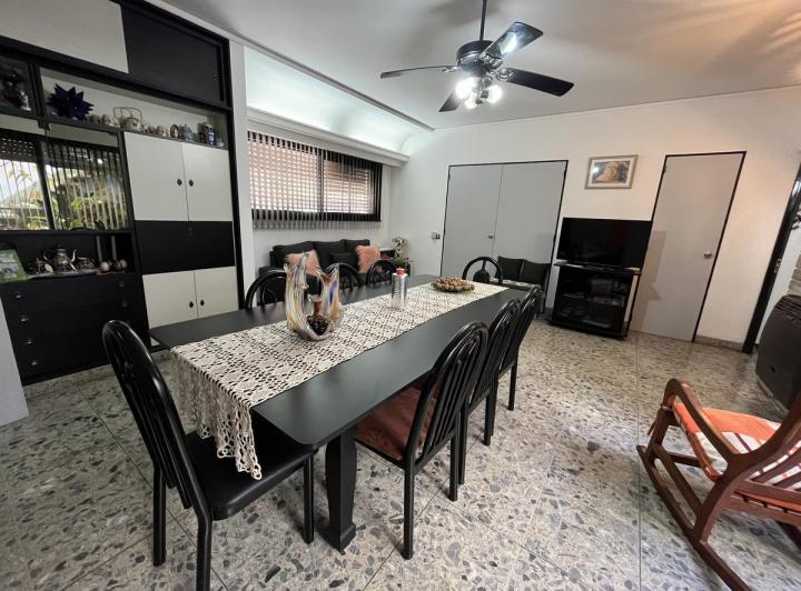 Casa · 153m² · 4 Ambientes · 1 Cochera