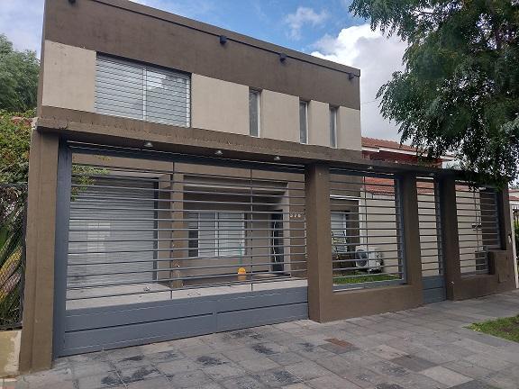Casa · 200m² · 5 Ambientes · 2 Cocheras