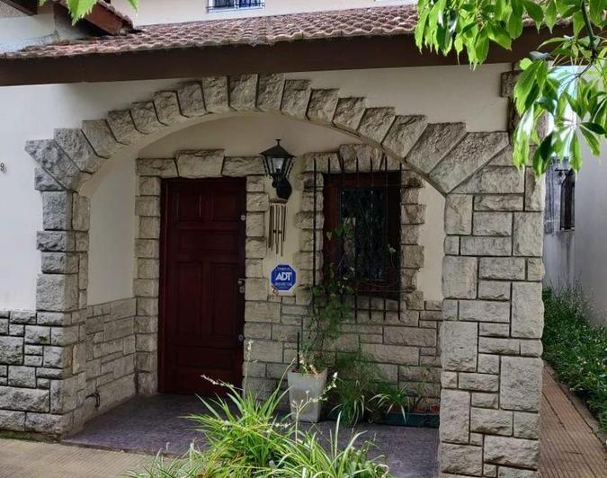 Casa · 1m² · 4 Ambientes · 1 Cochera