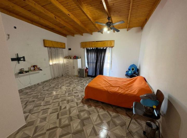 Casa · 130m² · 4 Ambientes · 2 Cocheras